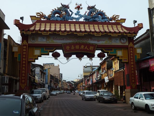 Das Eingangstor zum China Town in Kuala Terengganu.